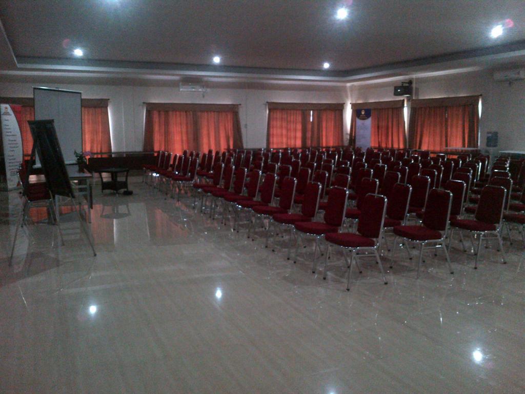 Santa Monica Hotel And Convention Ciherangsating Exterior photo